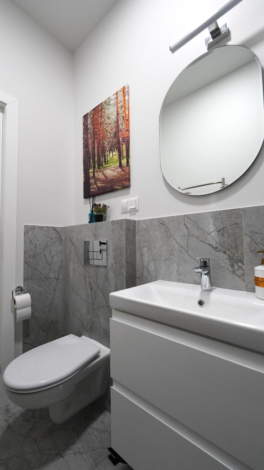 Amber Light Self-Check-In Apartments Kaunas Buitenkant foto